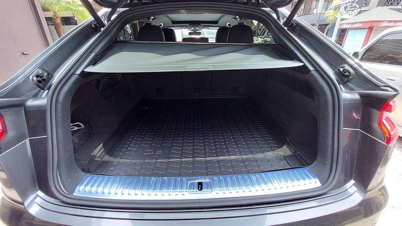 Q7 Bootspace