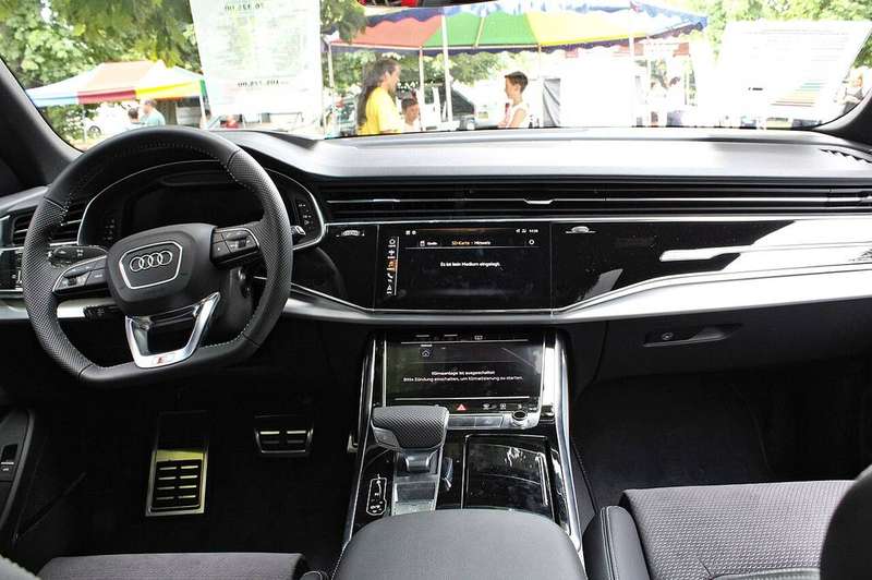 Q8 Interior