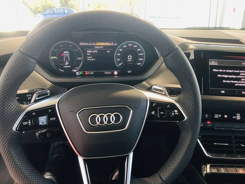 RS e-tron GT Steering wheel