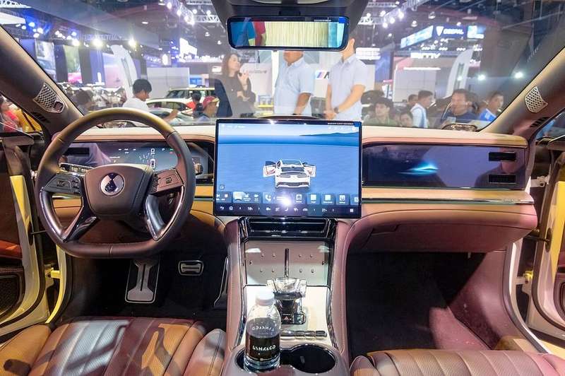 Z9 GT Interior