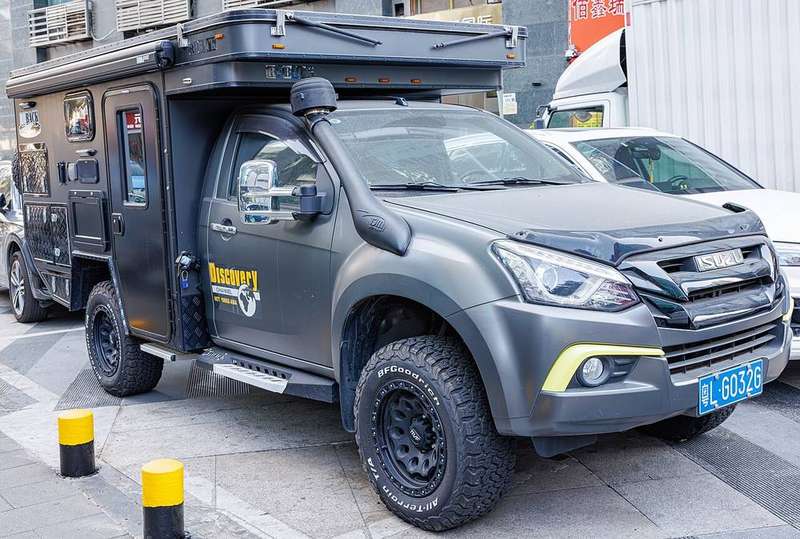 D-Max Exterior