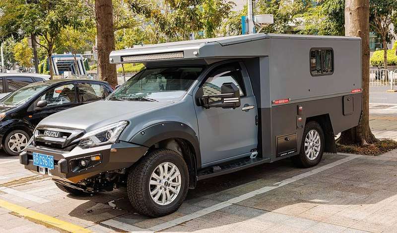 D-Max Exterior