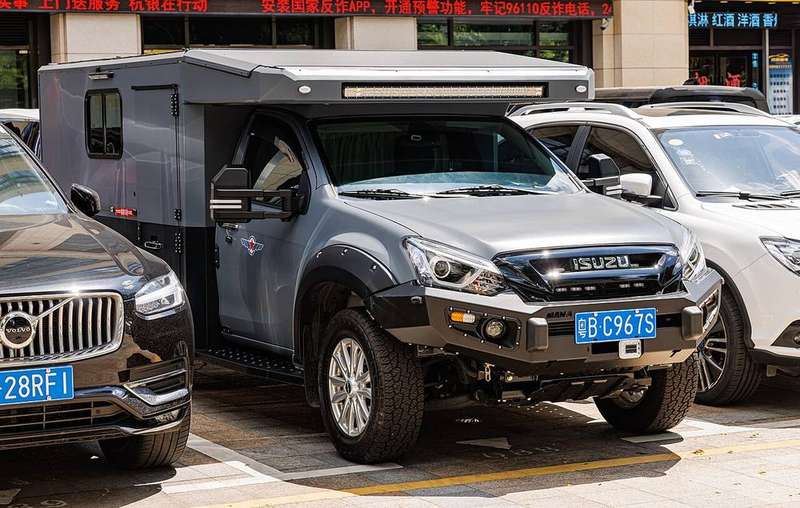 D-Max Exterior