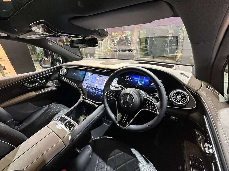 EQS SUV Interior