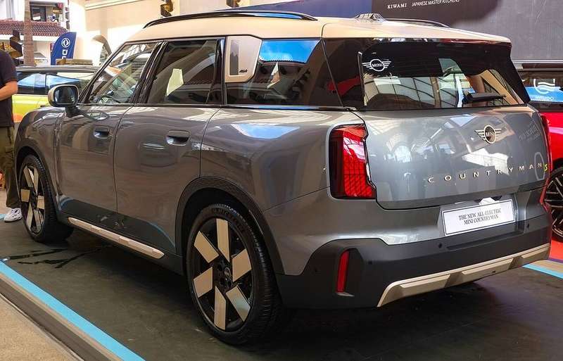 Countryman Electric Exterior