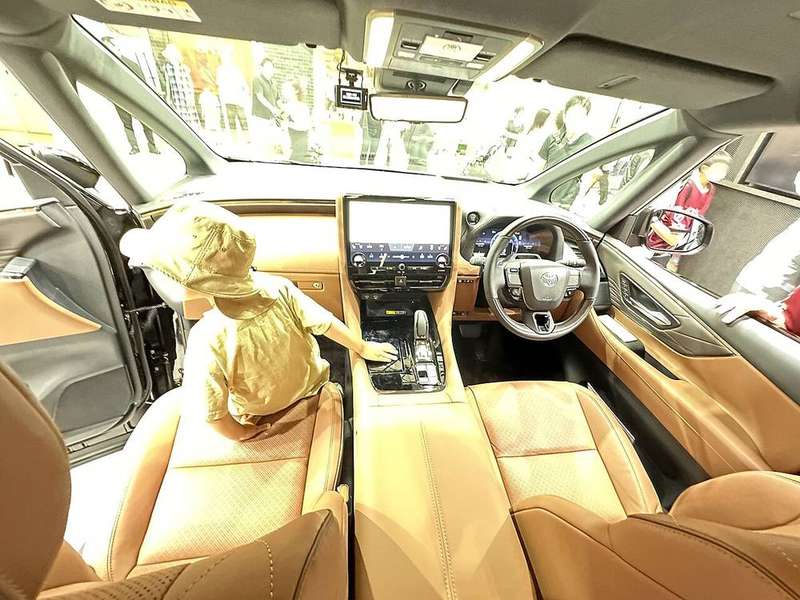 Vellfire Interior